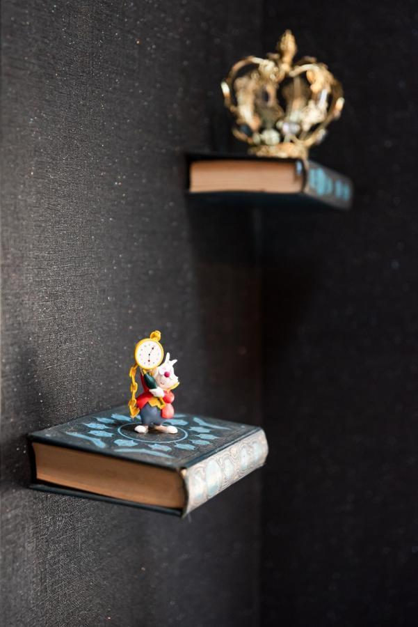 Insolite Alice In Wonderland Гужан-Местрас Екстериор снимка